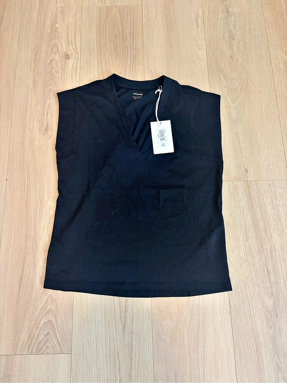 FRAME Le Mid Rise V Neck Tee Black Tank Top Size XS NWT